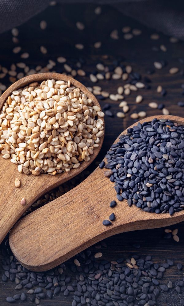 Sesame seeds black & white